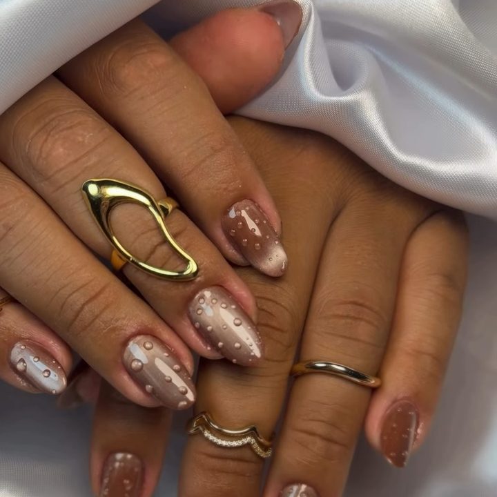 Unhas com glitter cobre